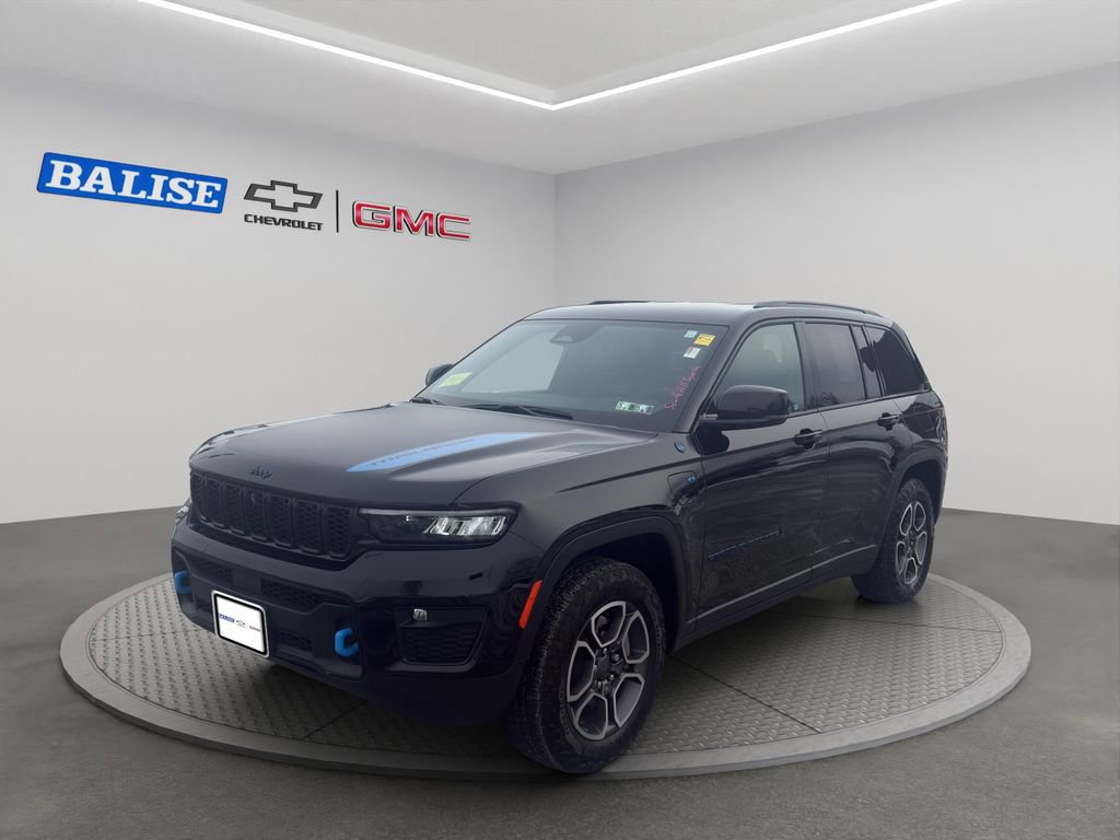 Used 2023 Jeep Grand Cherokee Trailhawk w/ Luxury Tech Group III image 2