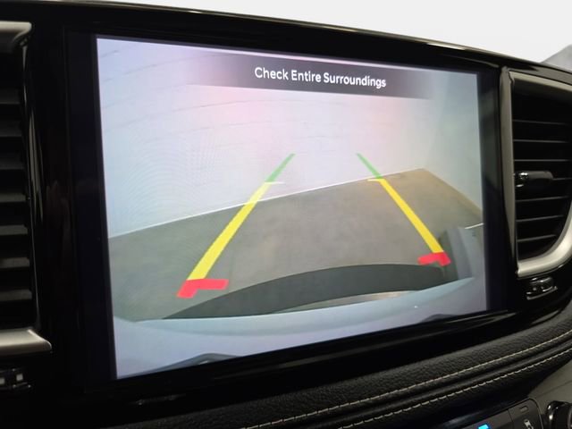 Used 2023 Chrysler Pacifica Touring-L w/ Uconnect Theater Family Group image 22