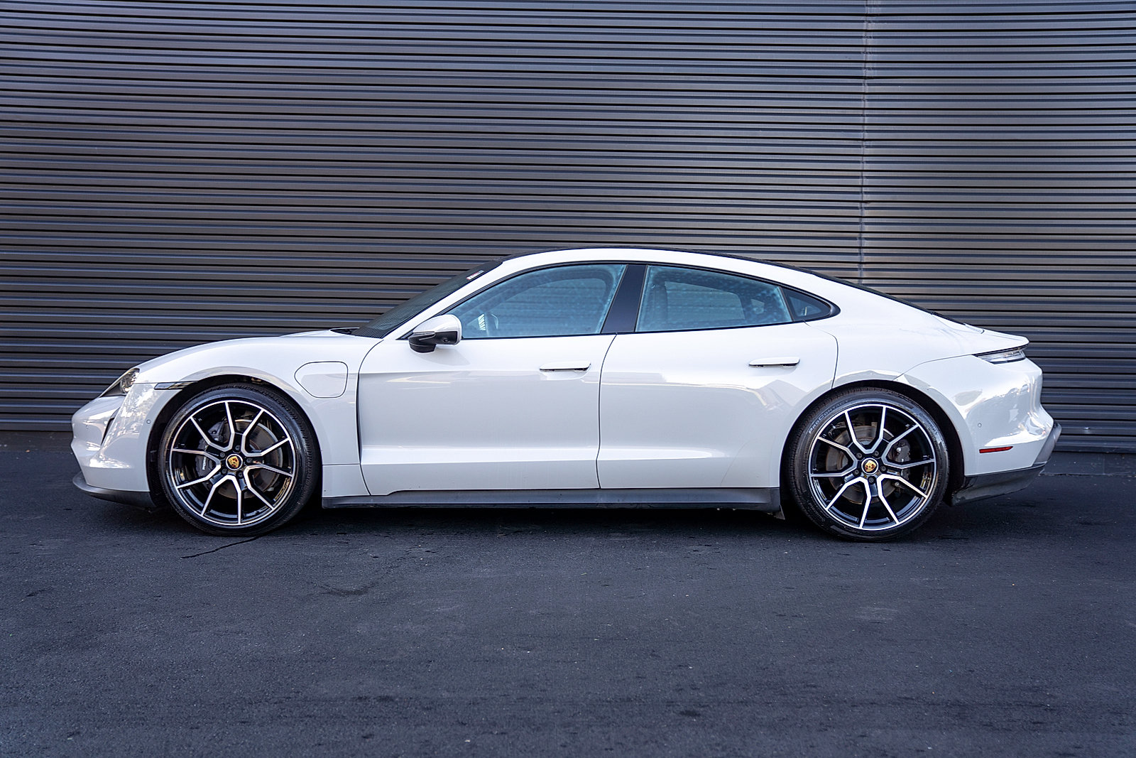 Used 2023 Porsche Taycan RWD image 2