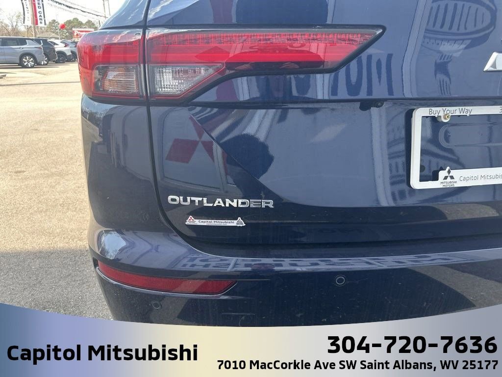 New 2025 Mitsubishi Outlander SEL image 12
