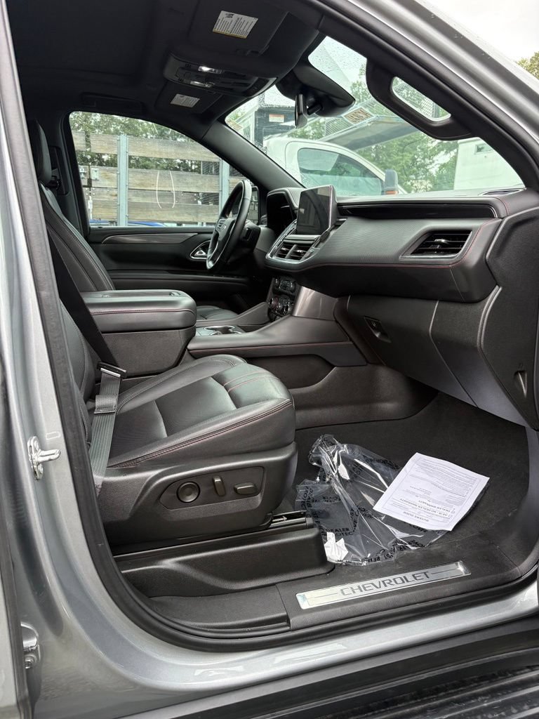 Used 2024 Chevrolet Suburban RST w/ Luxury Package AWD/4WD image 24