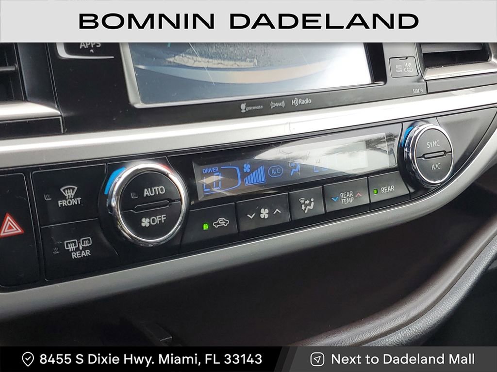 Used 2017 Toyota Highlander SE image 22