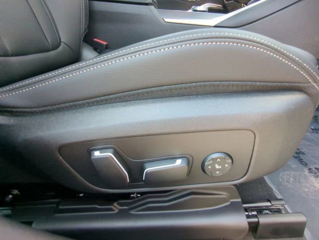 Used 2025 BMW 330i Sedan w/ Convenience Package image 12