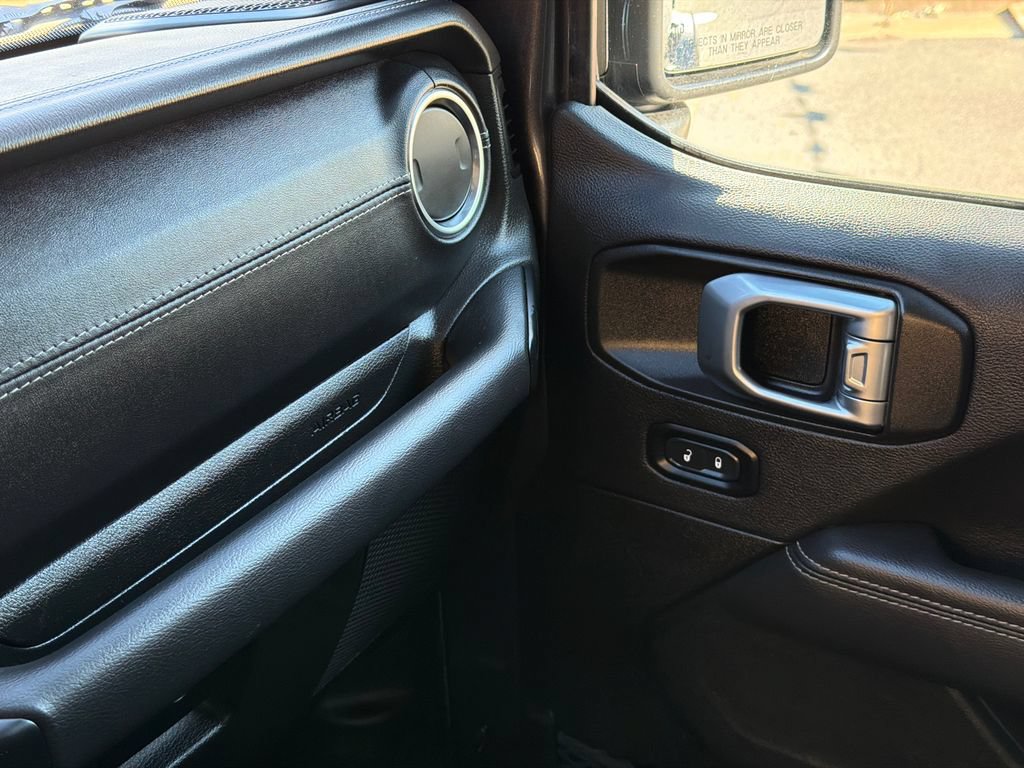 Used 2022 Jeep Wrangler Unlimited Sahara w/ Cold Weather Group AWD/4WD image 31