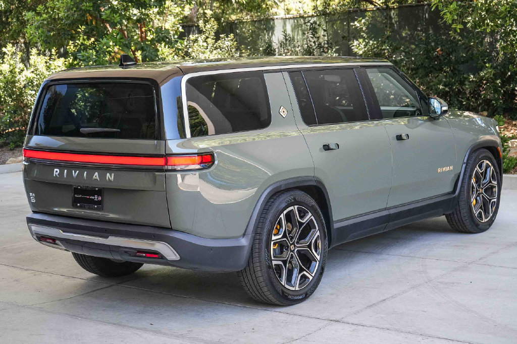 Used 2024 Rivian R1S Launch Edition Quad AWD/4WD image 6