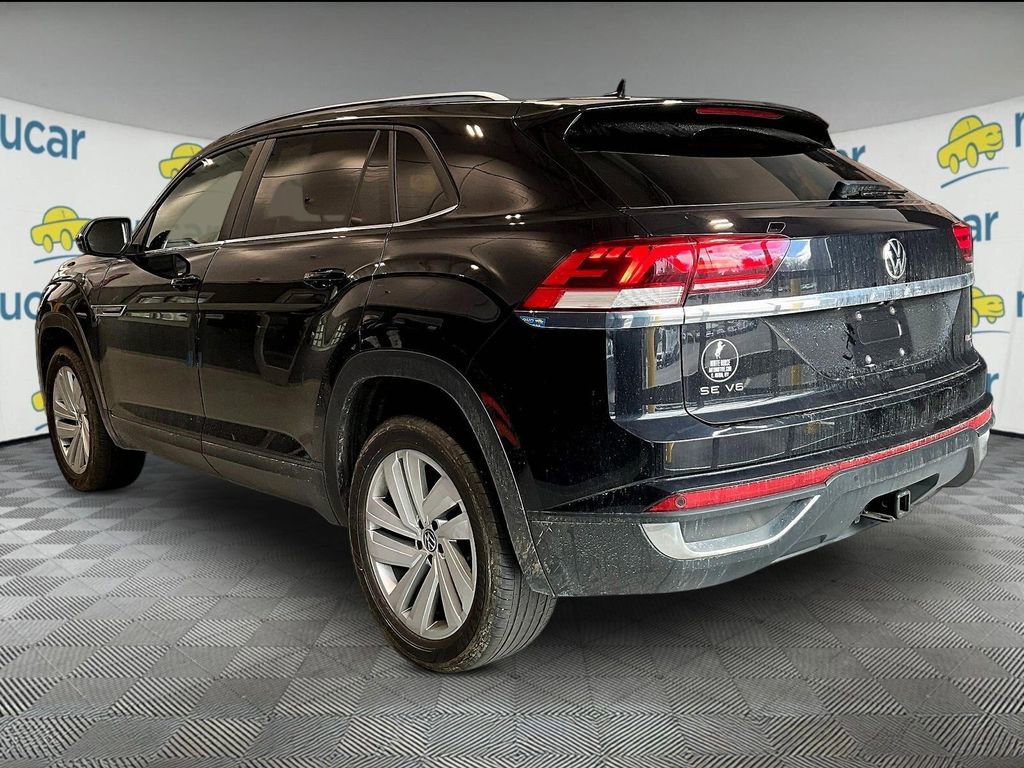 Used 2022 Volkswagen Atlas Cross Sport SE image 3