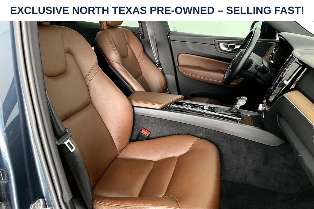 Used 2021 Volvo XC60 T5 Momentum w/ Premium Package FWD image 11