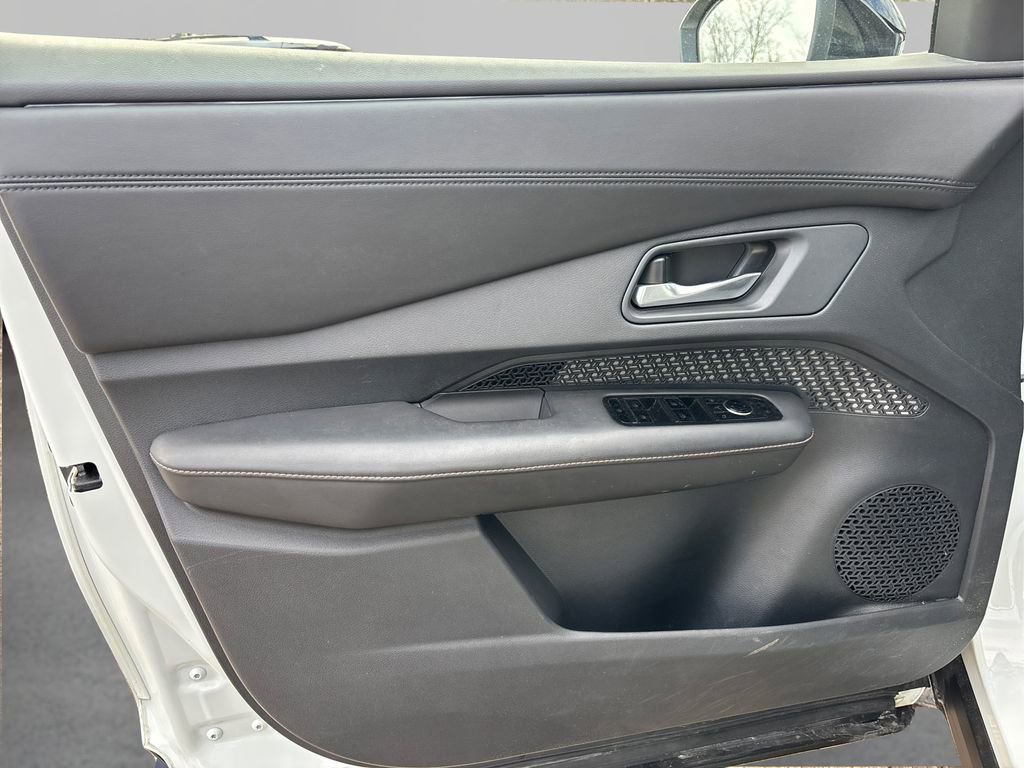 Used 2023 Nissan Ariya FWD image 20