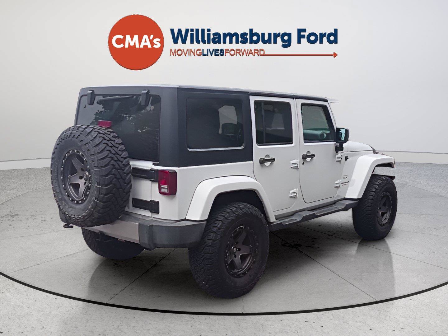 Used 2017 Jeep Wrangler Unlimited Sahara w/ Max Tow Package AWD/4WD image 5