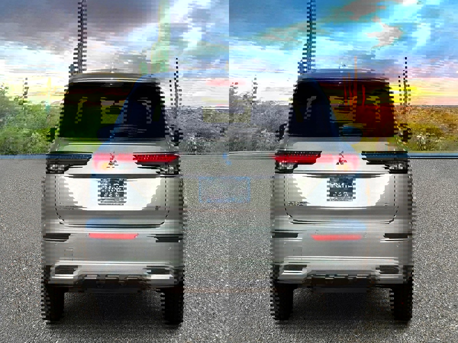 Used 2024 Mitsubishi Outlander SE image 5