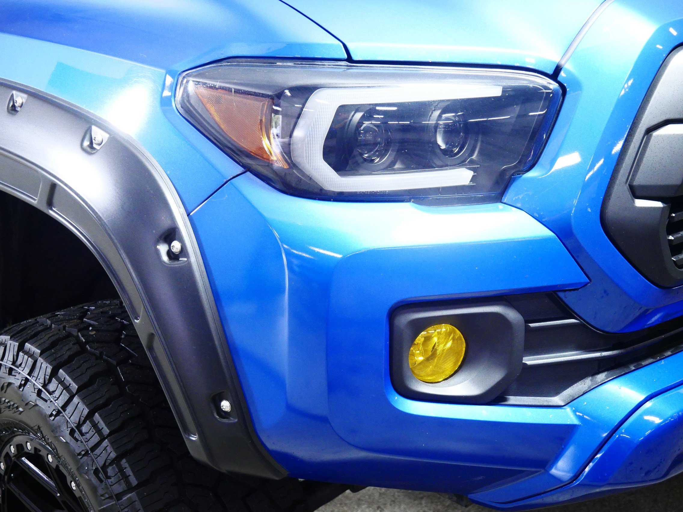 Used 2018 Toyota Tacoma Limited AWD/4WD image 16