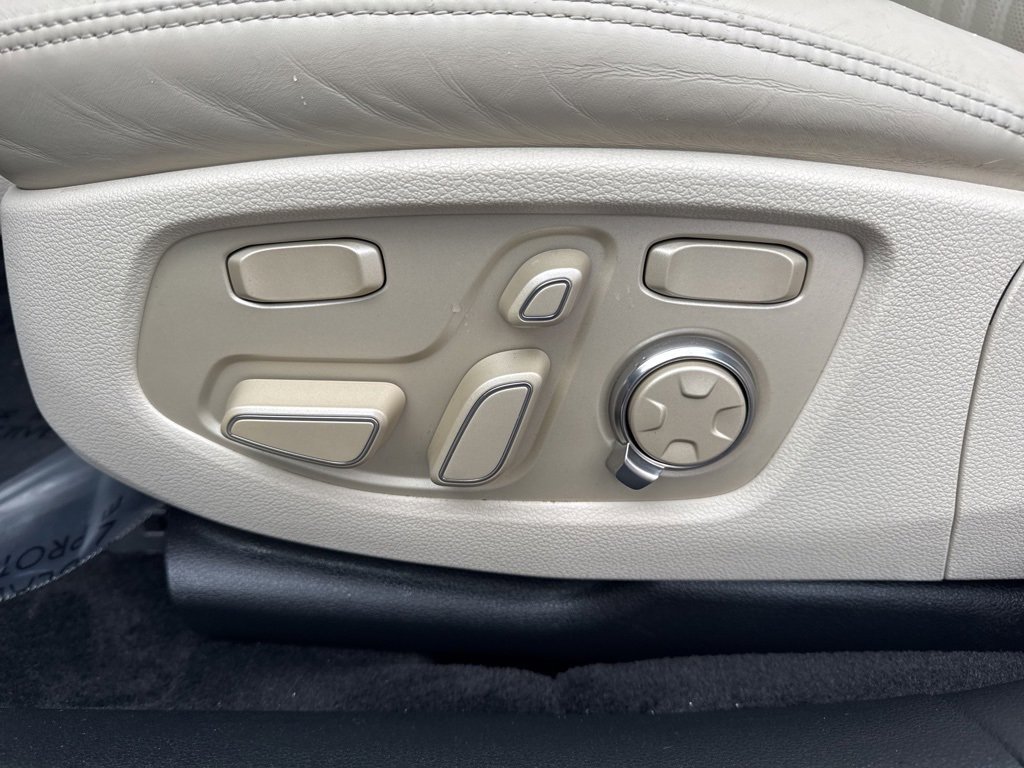 Used 2017 Genesis G90 3.3T Premium image 18