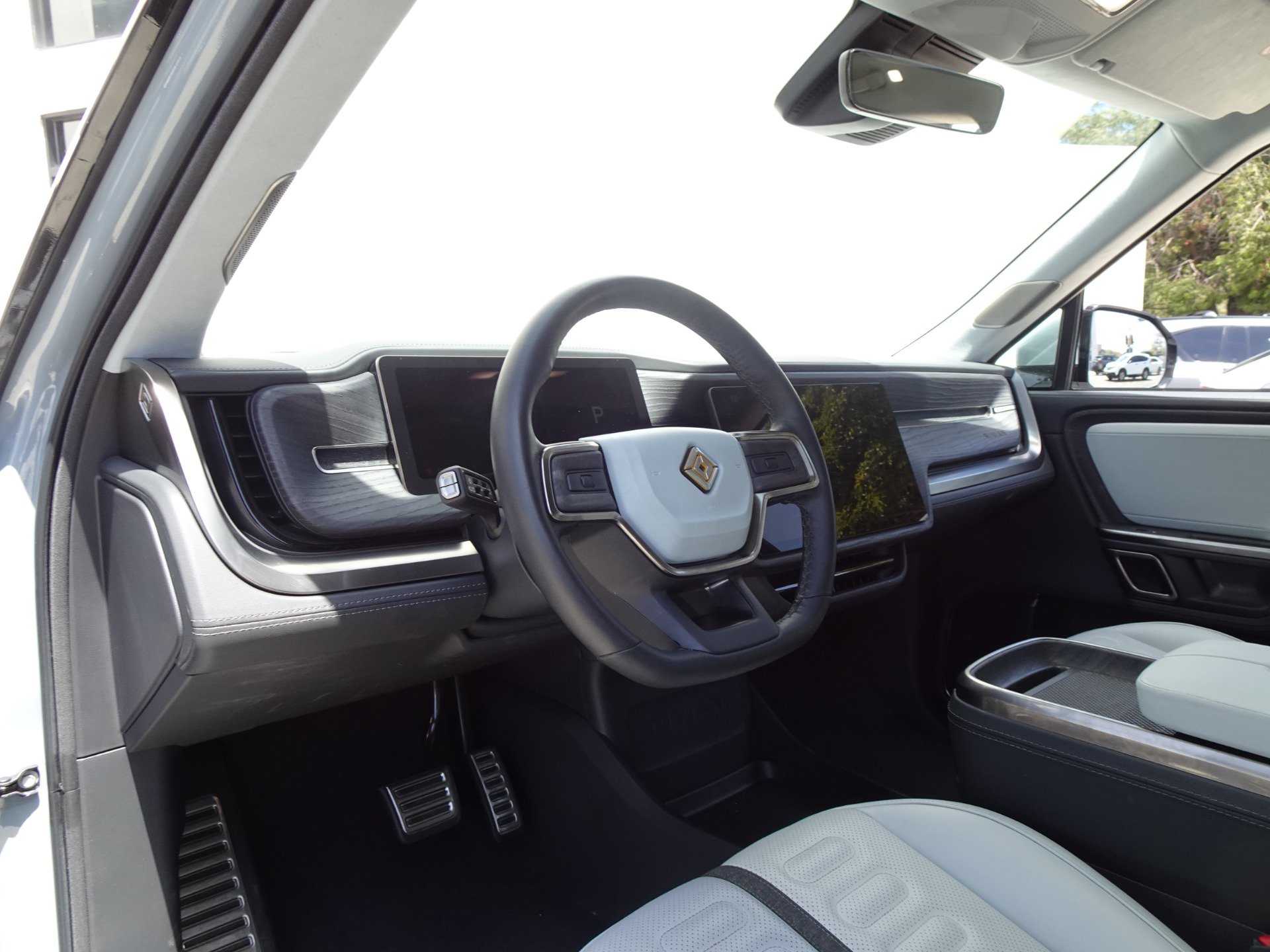 Used 2024 Rivian R1S Adventure AWD/4WD image 10