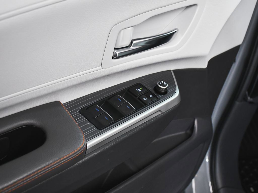Used 2024 Toyota Sienna XSE image 10