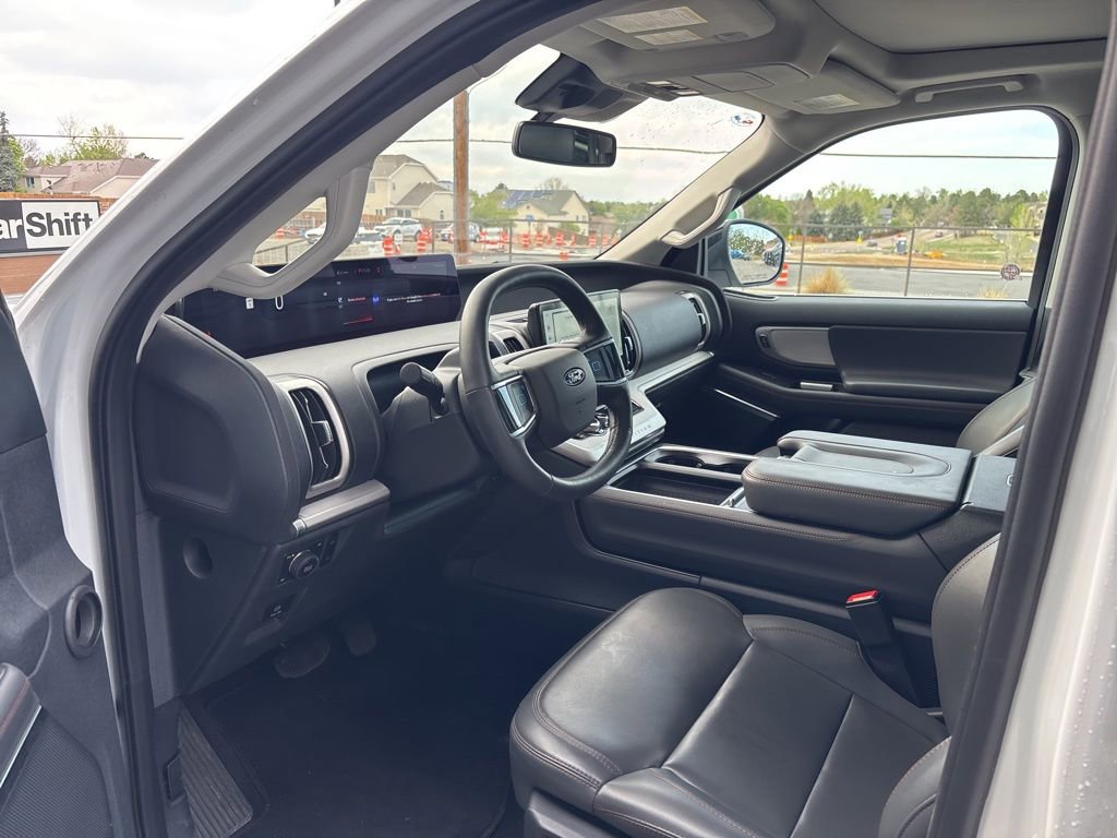 Used 2025 Ford Expedition Active AWD/4WD image 9