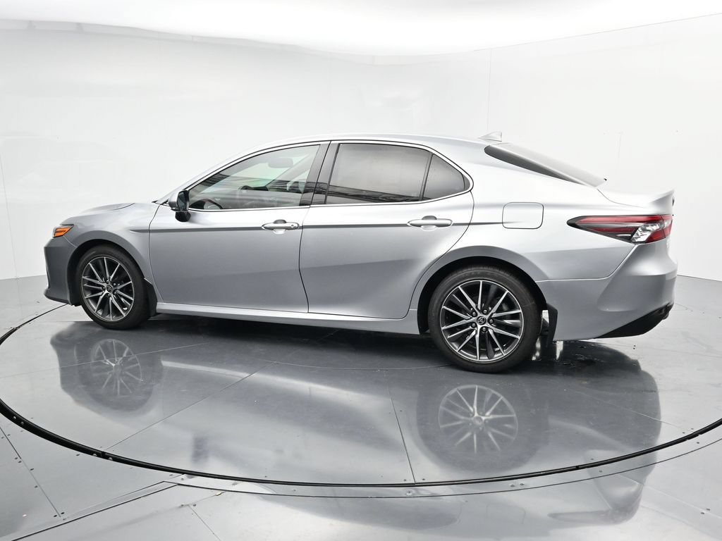 Used 2022 Toyota Camry XLE FWD image 5