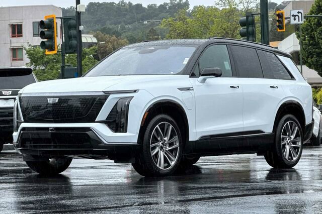 New 2026 Cadillac Vistiq Sport w/ LPO, Floor Liner Package AWD/4WD image 8