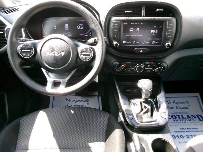 Used 2025 Kia Soul LX w/ LX Technology Package FWD image 11