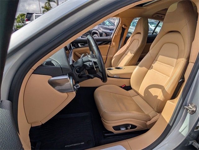 Used 2021 Porsche Panamera image 4