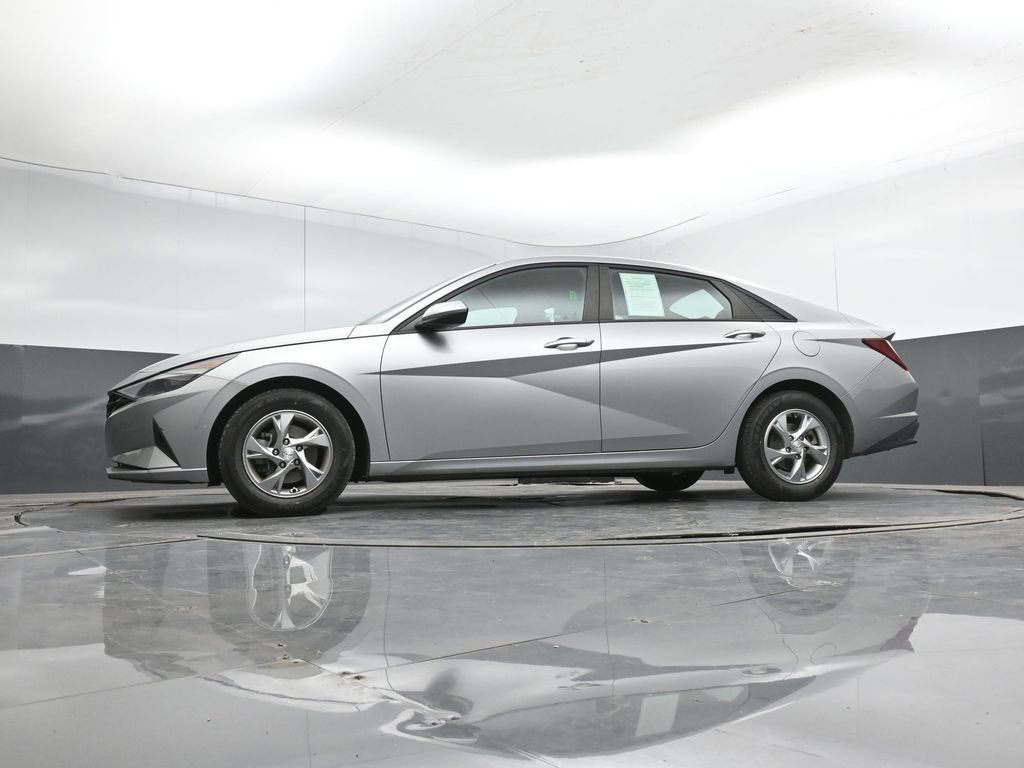 Used 2021 Hyundai Elantra SE FWD image 39