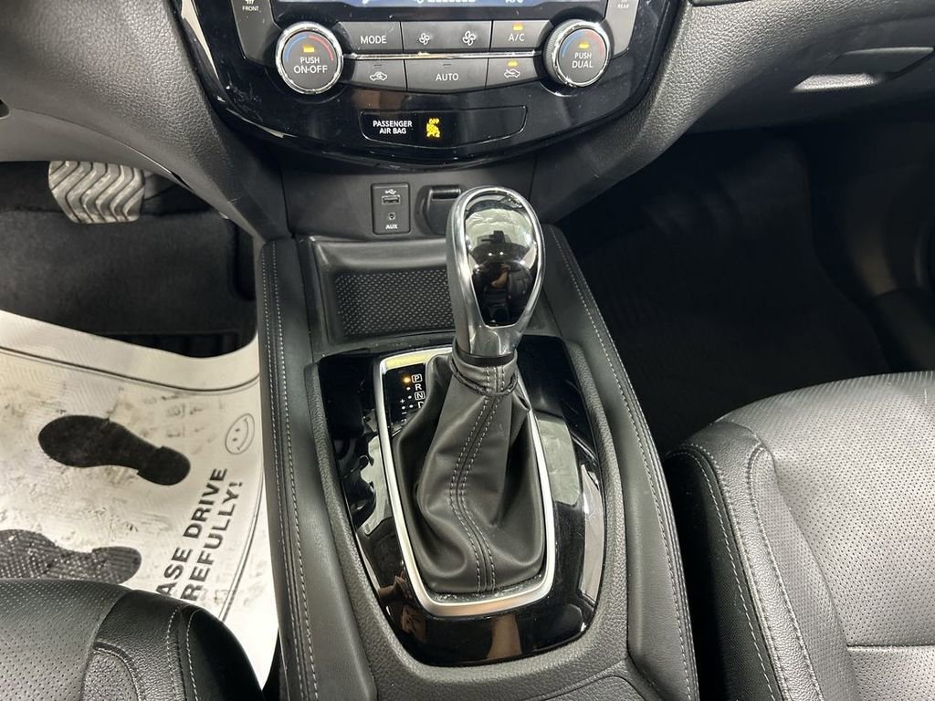 Used 2017 Nissan Rogue SL w/ SL Premium Package AWD/4WD image 18