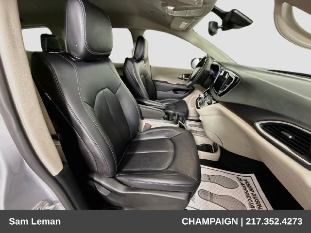 Used 2024 Chrysler Pacifica Touring-L FWD image 27