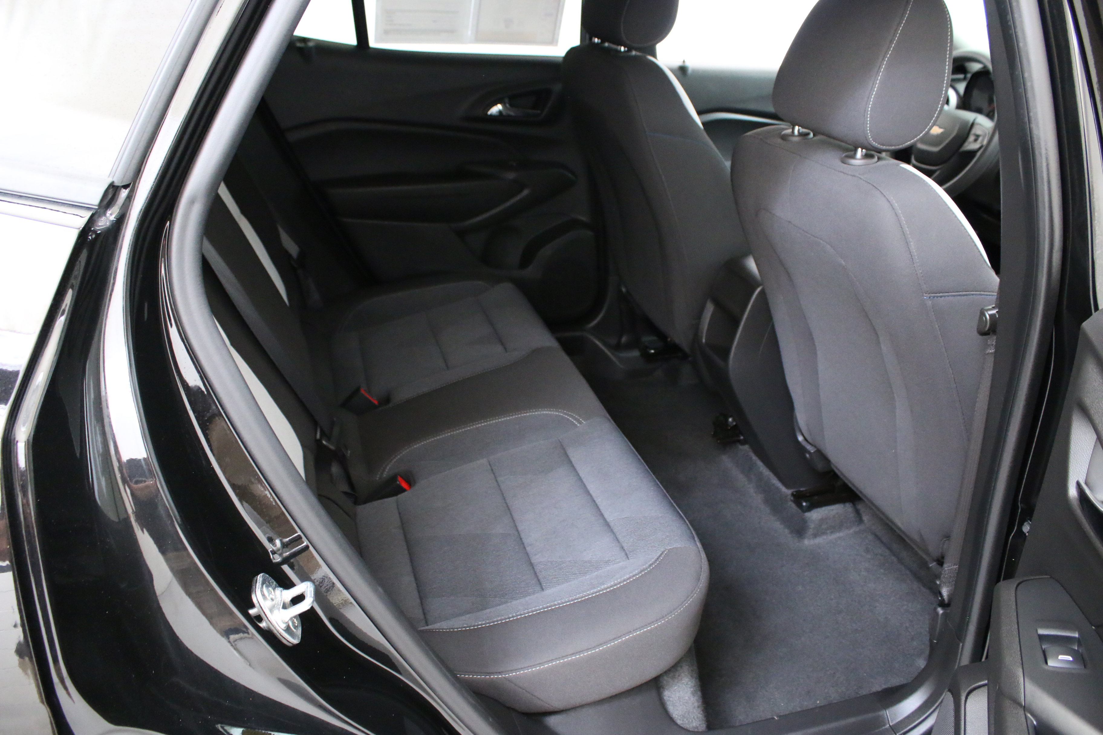 Used 2024 Chevrolet Trax LS FWD image 28