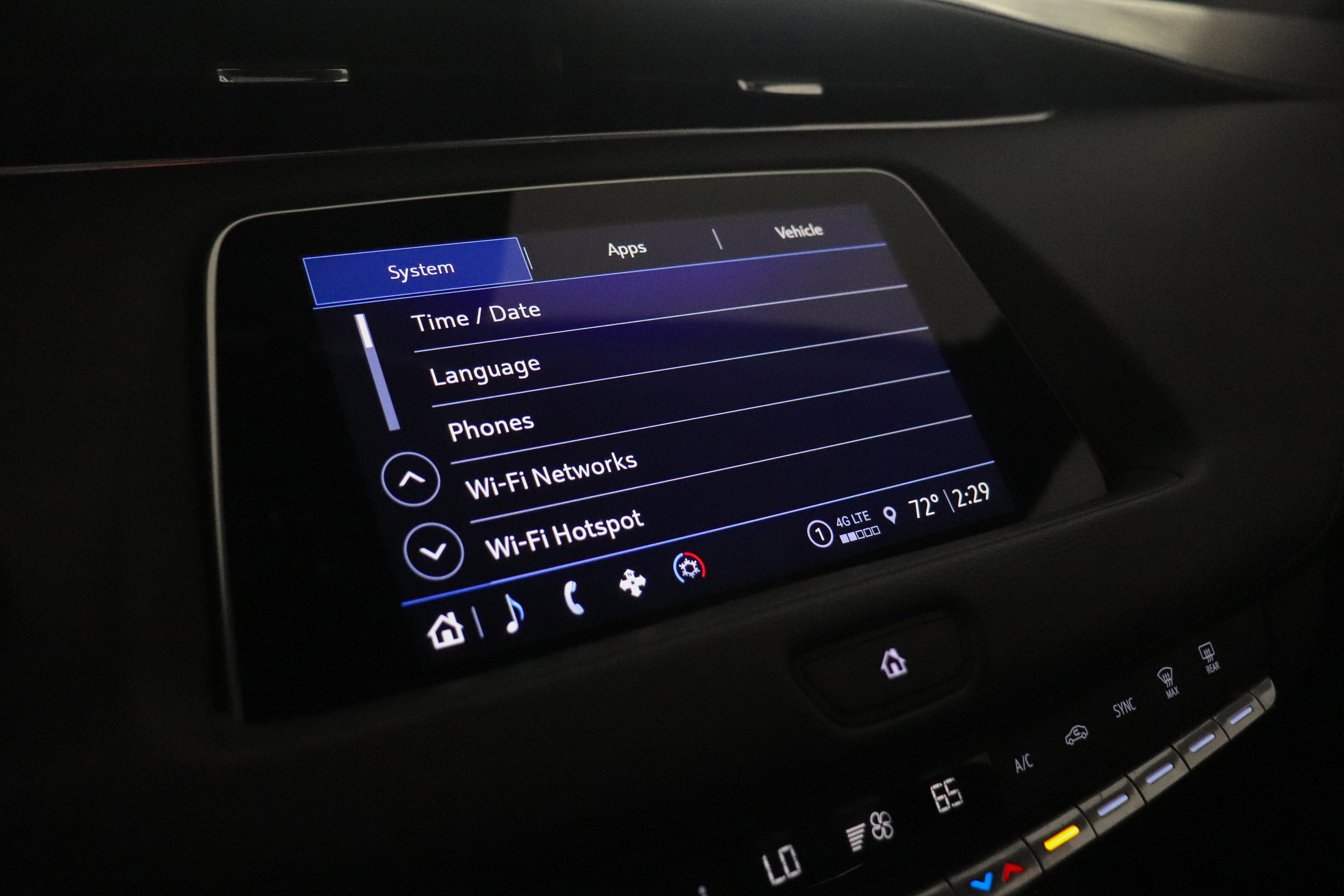 Used 2023 Cadillac XT4 Luxury w/ Cold Weather Package AWD/4WD image 30