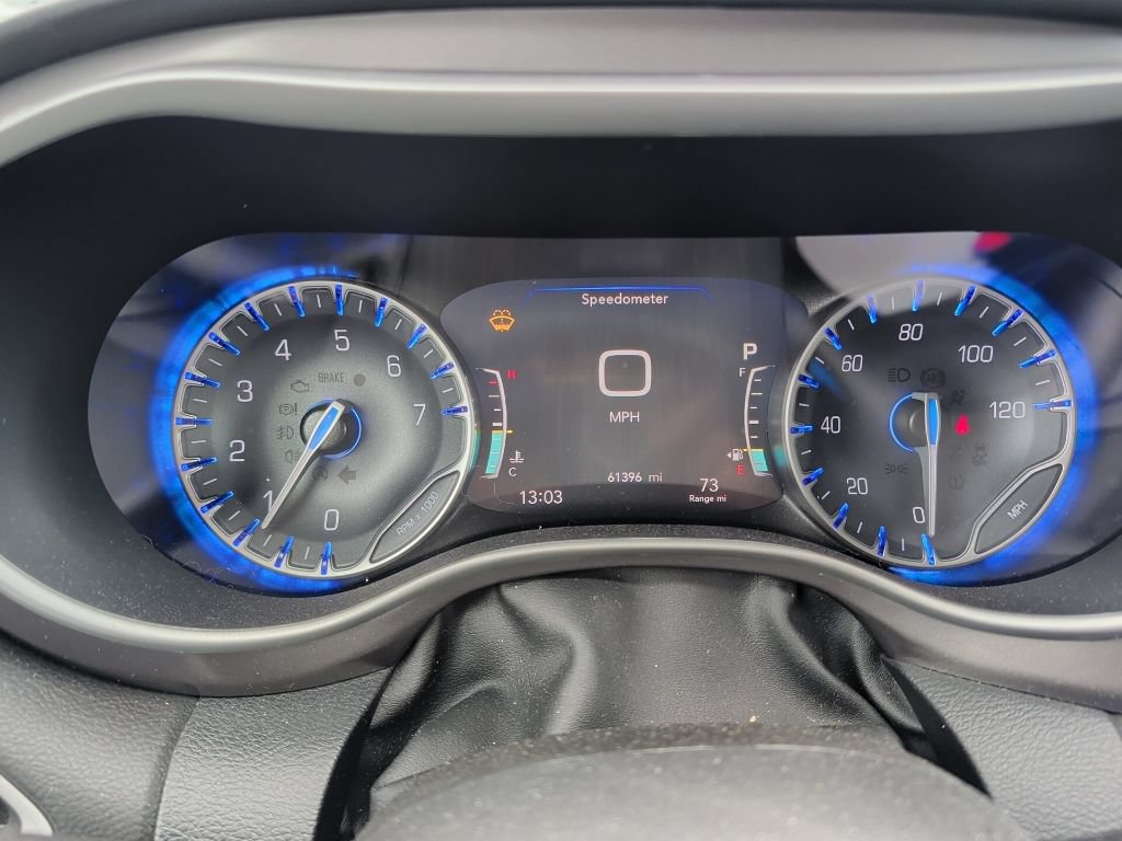 Used 2024 Chrysler Pacifica Touring-L FWD image 13