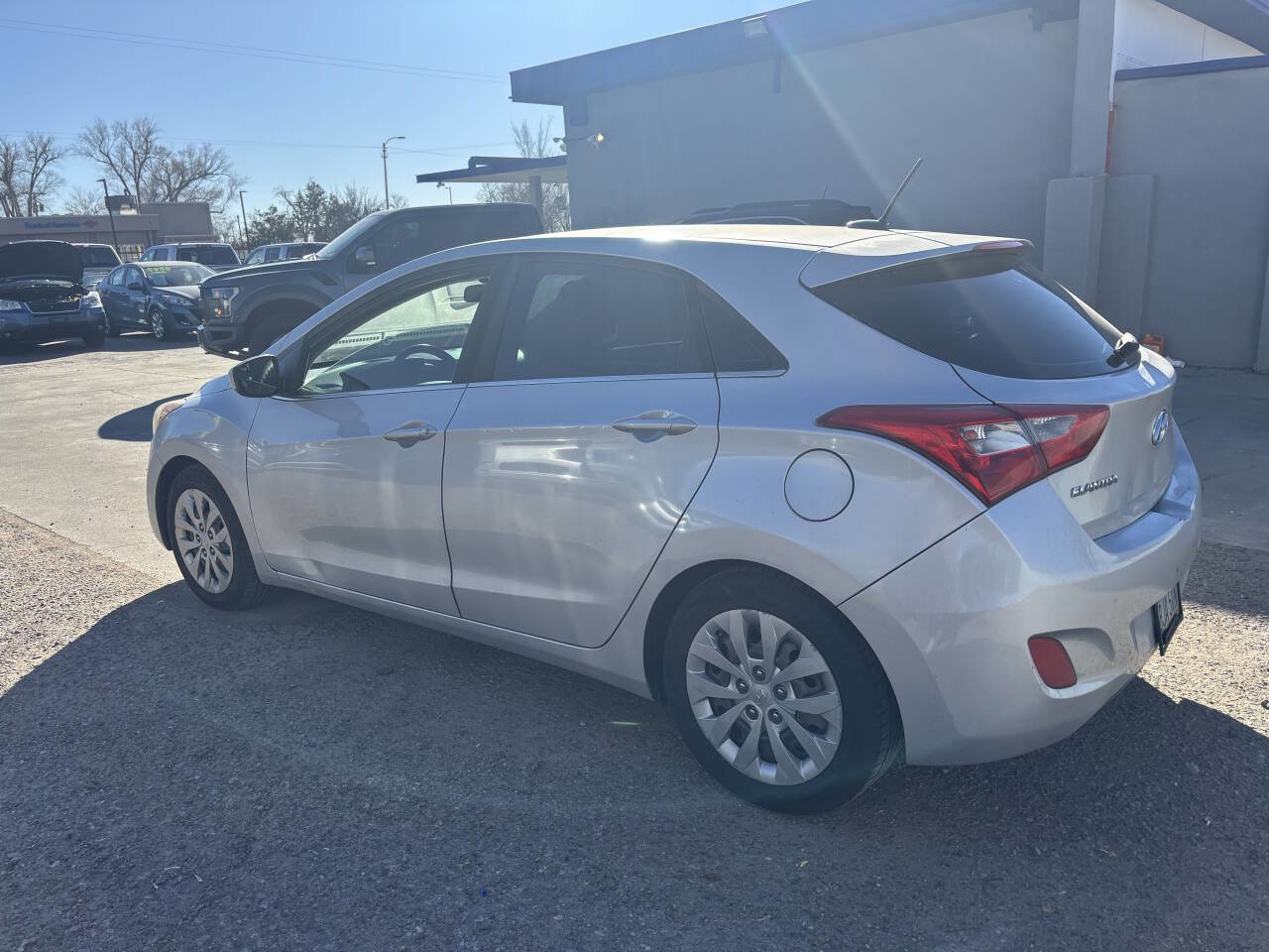 Used 2017 Hyundai Elantra GT image 5