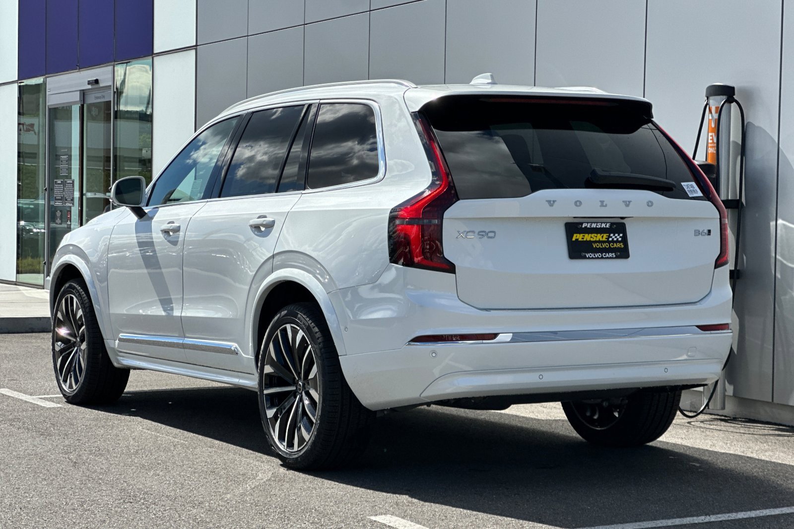 New 2026 Volvo XC90 B6 Plus w/ Protection Package Premier image 3