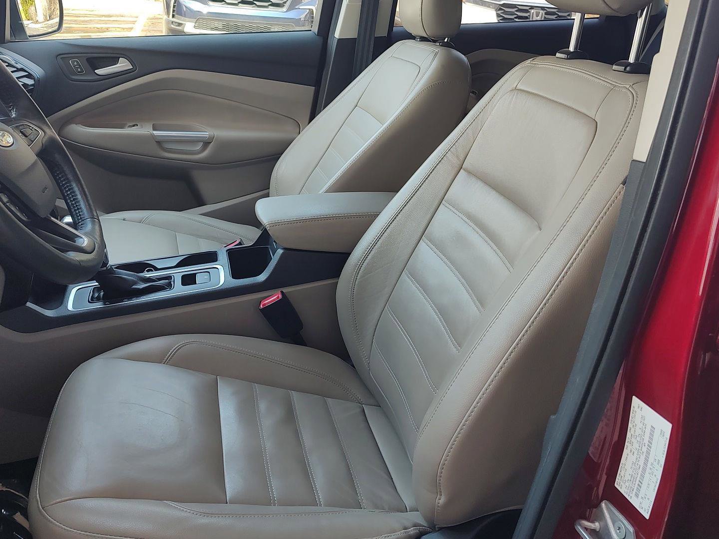 Used 2019 Ford Escape Titanium AWD/4WD image 2