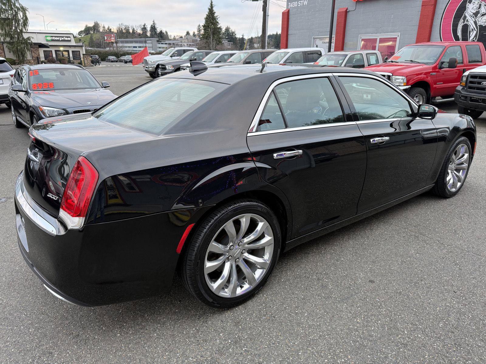 Used 2018 Chrysler 300 Limited image 6