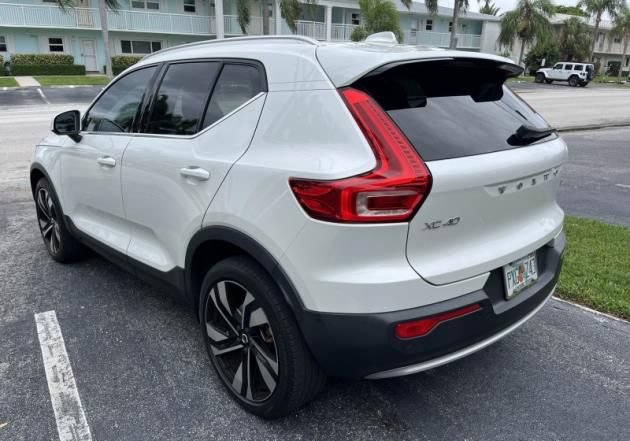 Used 2023 Volvo XC40 B5 Plus w/ Protection Package Premier AWD/4WD image 2