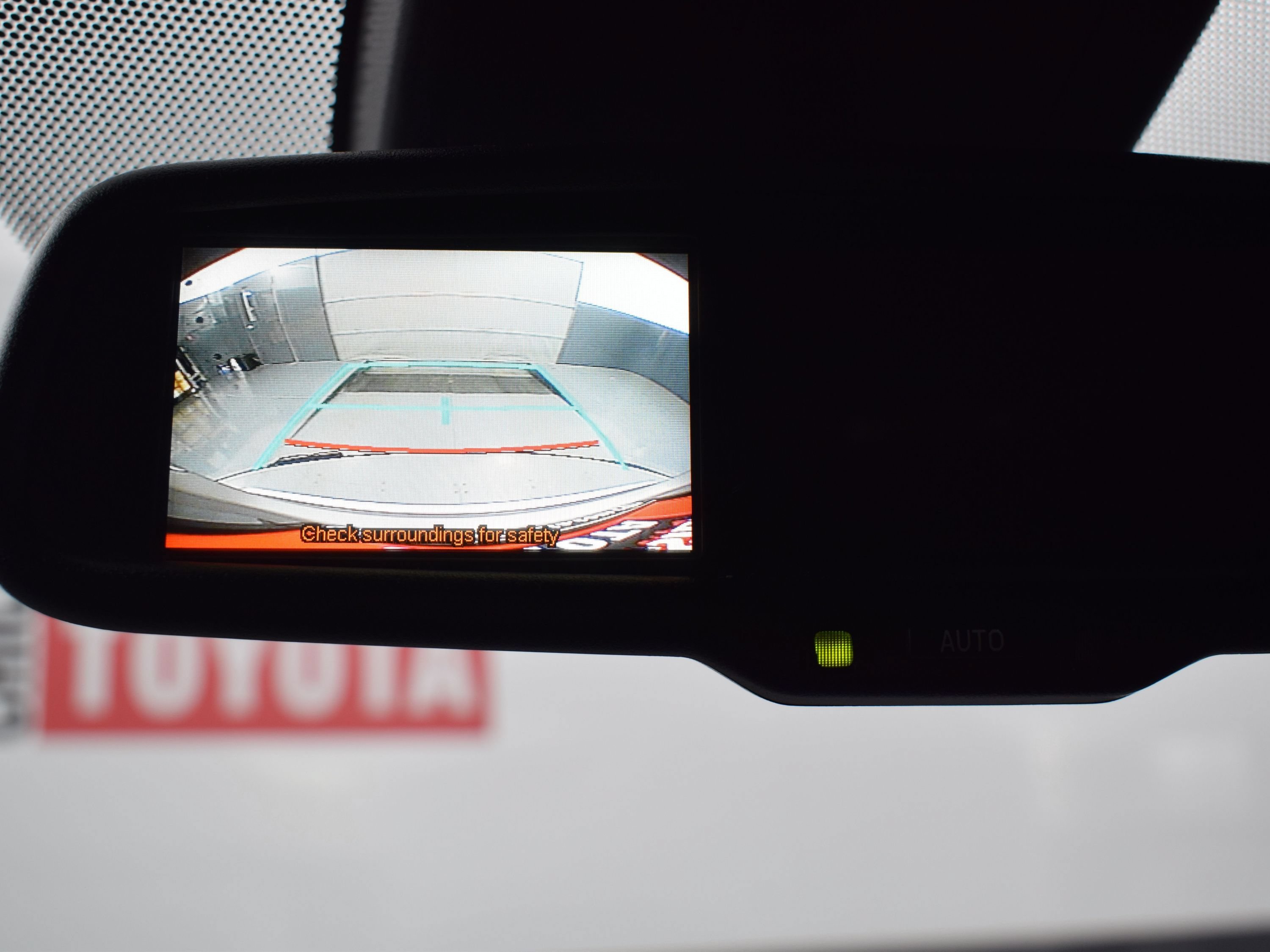 Used 2018 Toyota C-HR XLE FWD image 17