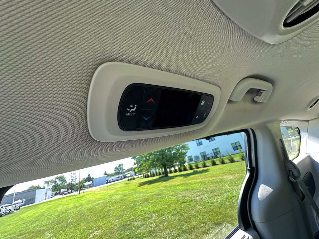 Used 2023 Chrysler Pacifica Touring-L FWD image 24