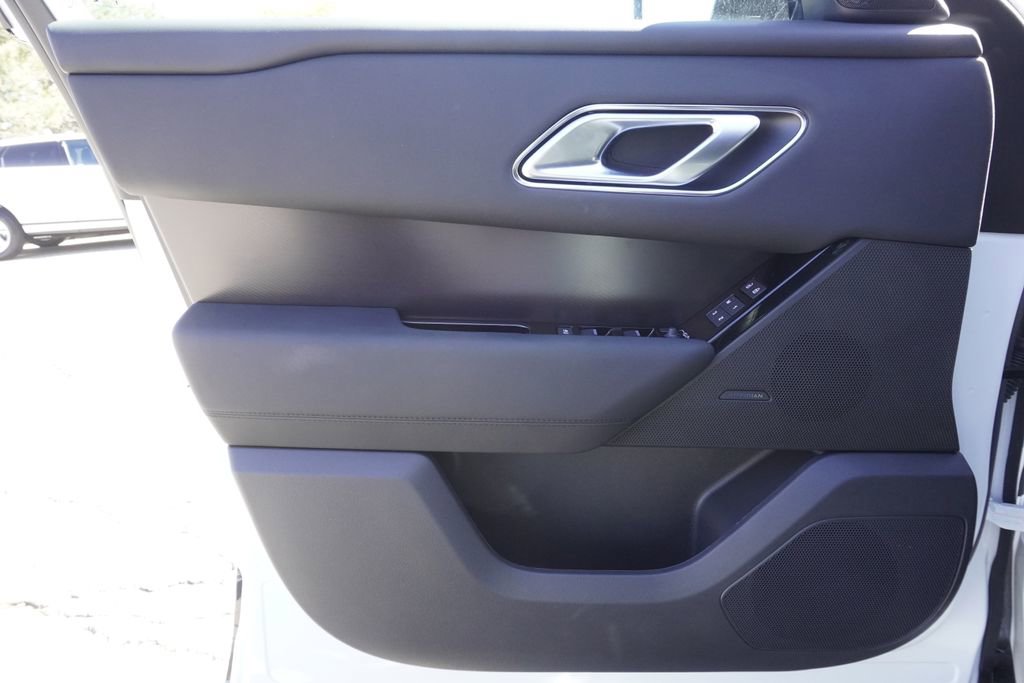 New 2026 Land Rover Range Rover Velar Dynamic SE image 17