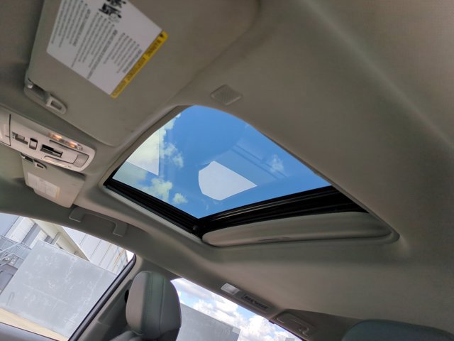 Used 2024 Toyota Sienna XLE FWD image 15