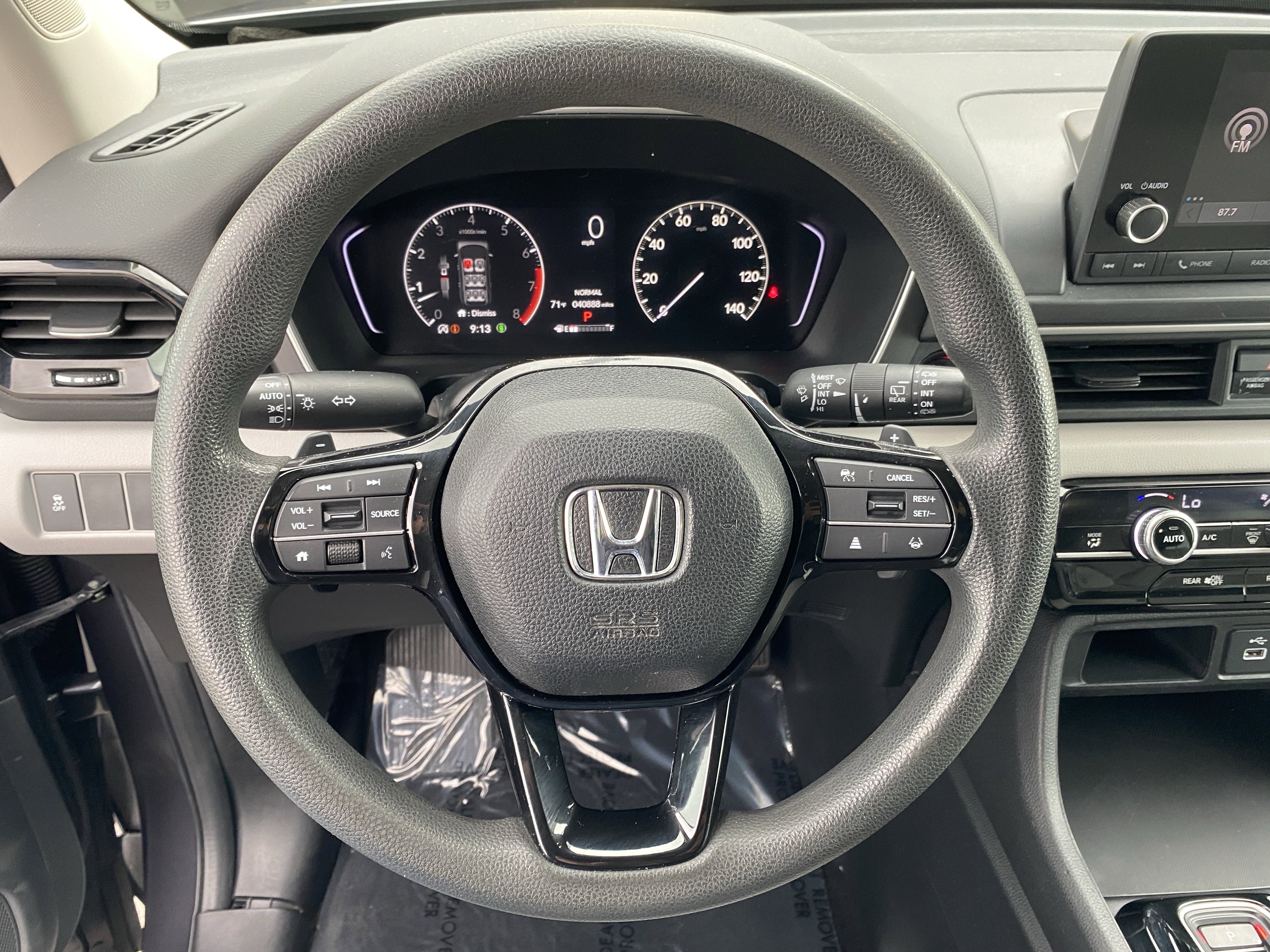 Used 2023 Honda Pilot LX image 24