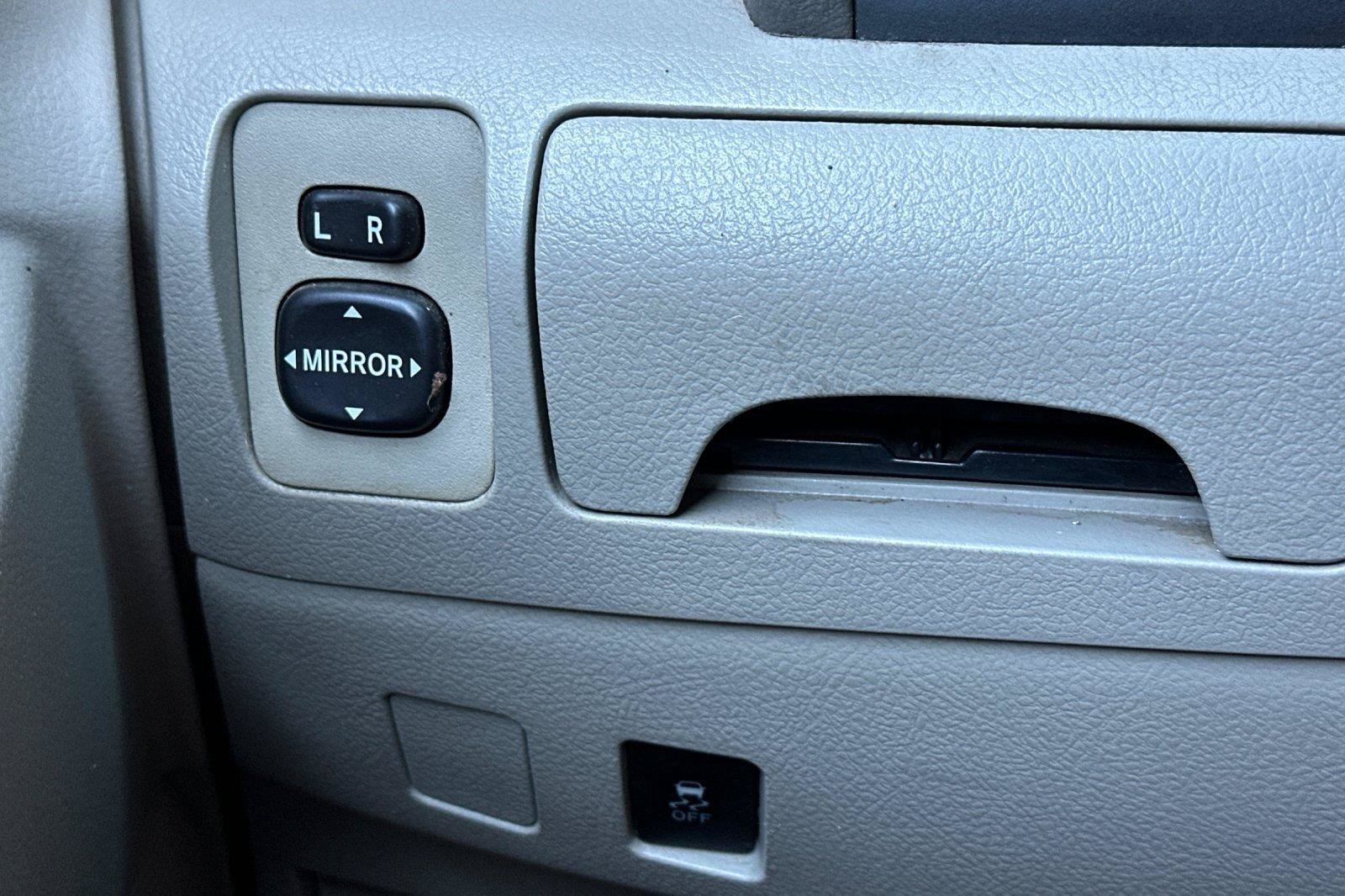 Used 2010 Toyota Camry LE FWD image 24