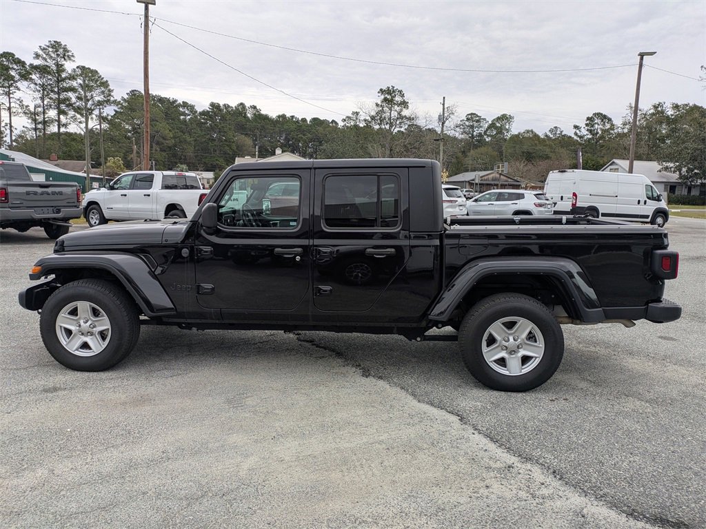 Used 2022 Jeep Gladiator Sport image 7