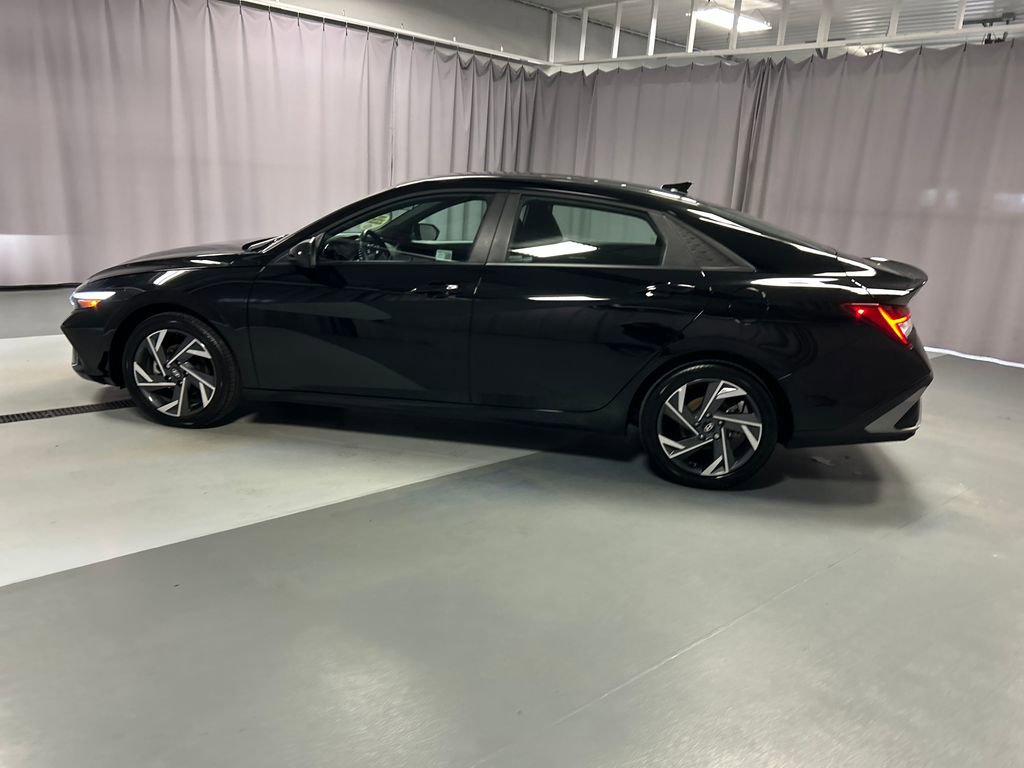 Used 2025 Hyundai Elantra SEL w/ Cargo Package FWD image 4