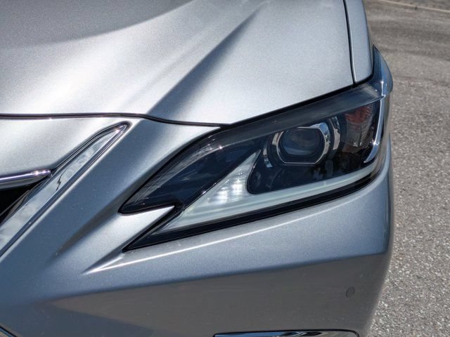 Used 2025 Lexus ES 300h w/ Premium Package FWD image 10