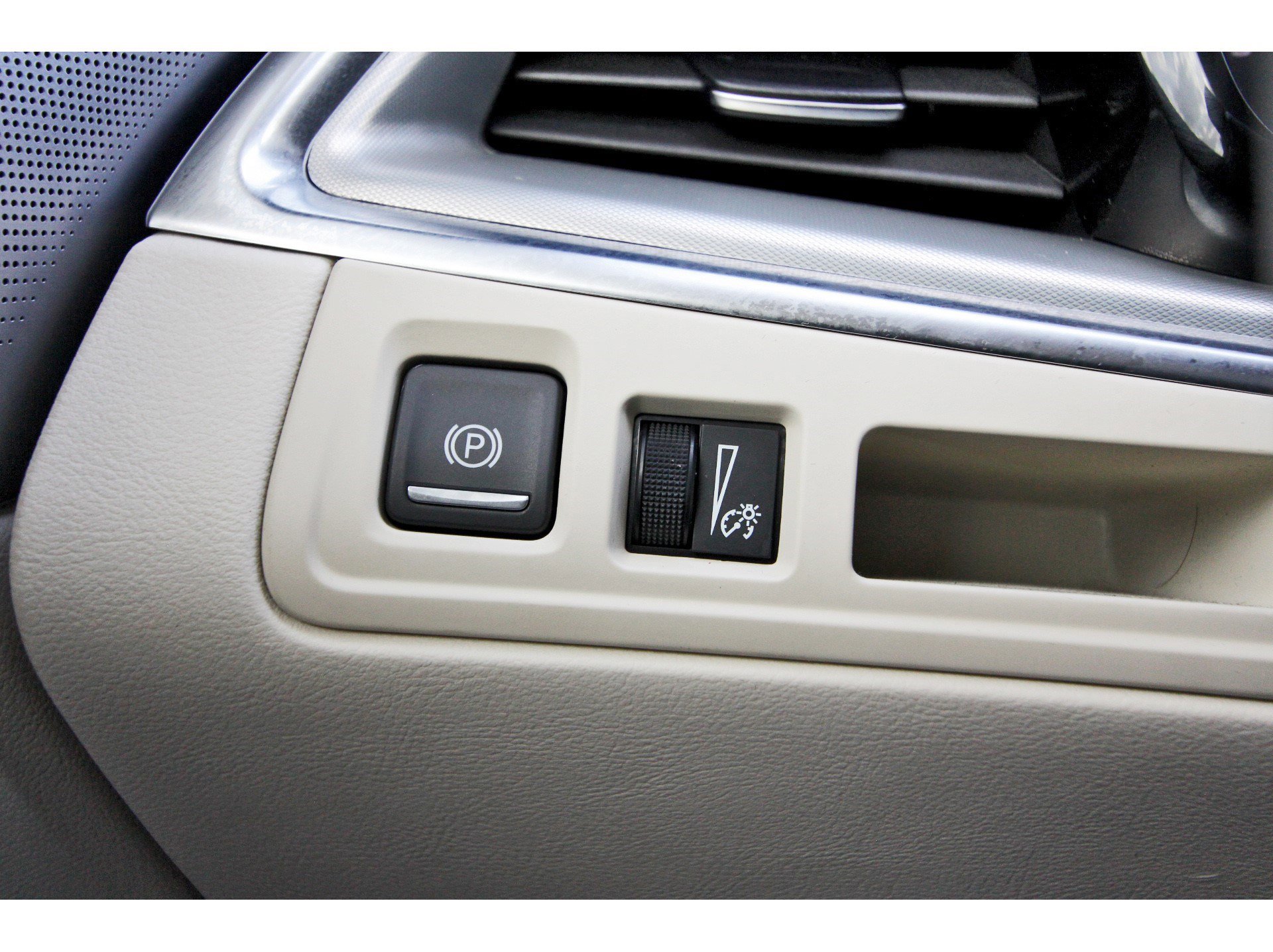 Used 2025 Cadillac XT5 Premium Luxury w/ LPO, Floor Liner Package image 21