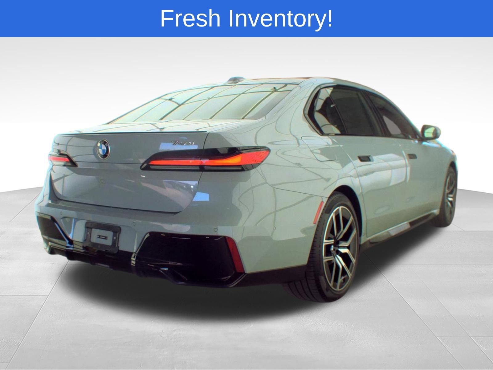 Used 2026 BMW 740i xDrive w/ Premium Package AWD/4WD image 5