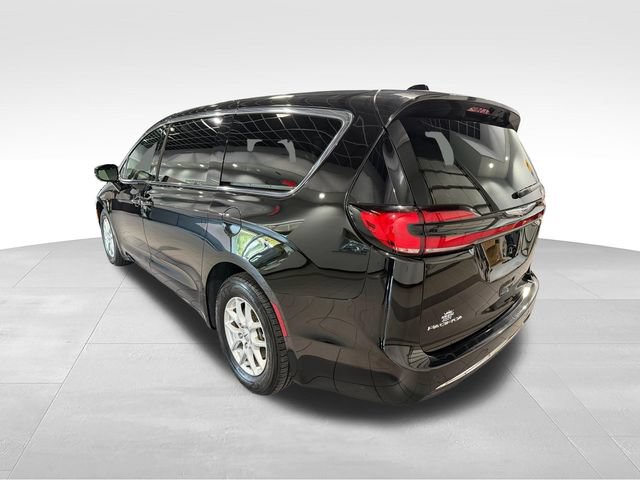 Used 2025 Chrysler Pacifica Select FWD image 7