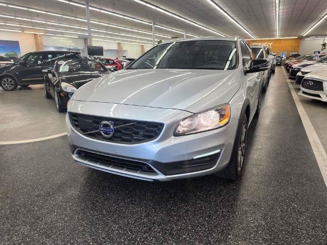 Used 2017 Volvo V60 T5 Cross Country w/ Climate Package AWD/4WD image 2