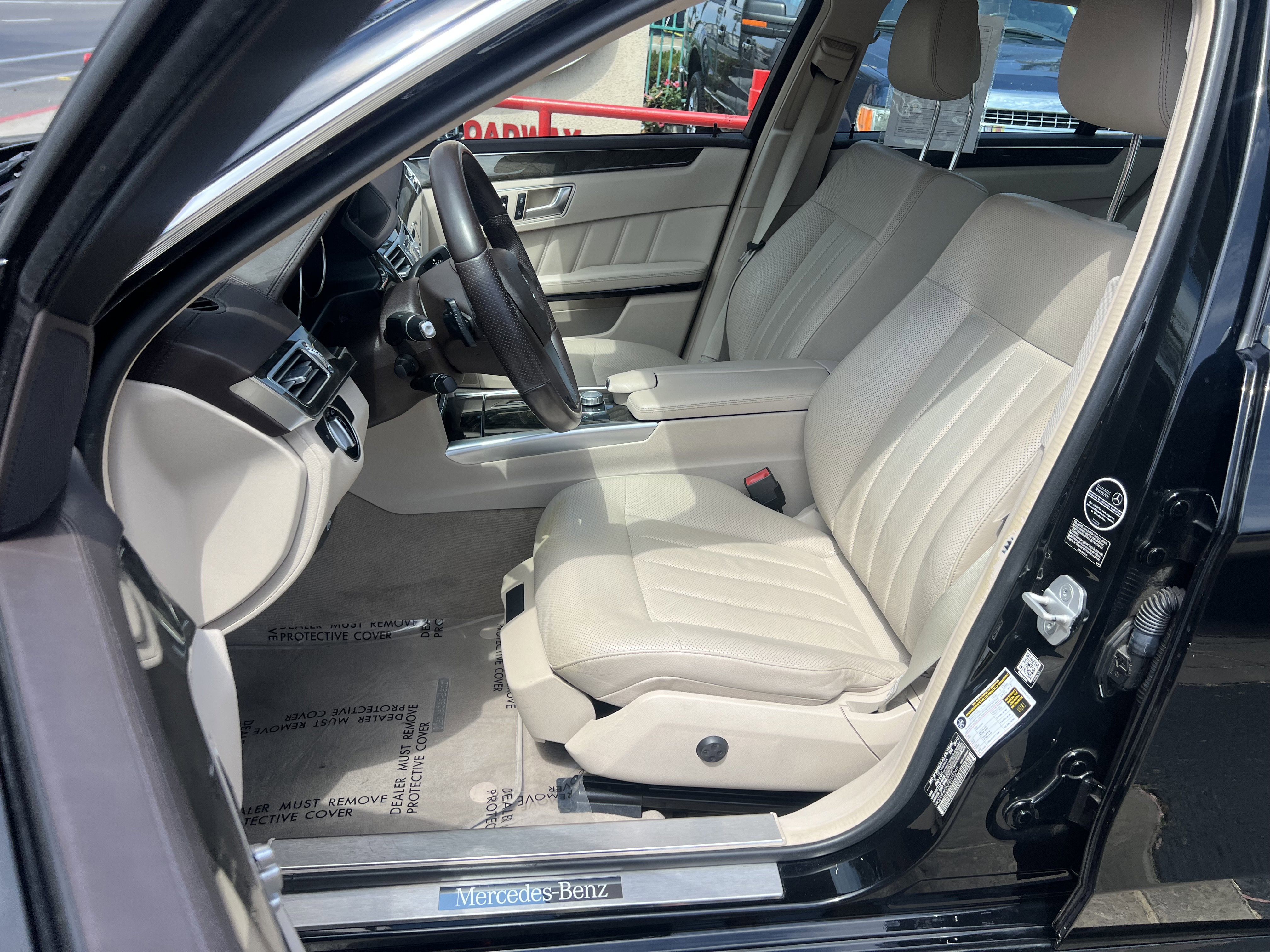 Used 2015 Mercedes-Benz E 400 Sedan w/ Driver Assistance Package image 15