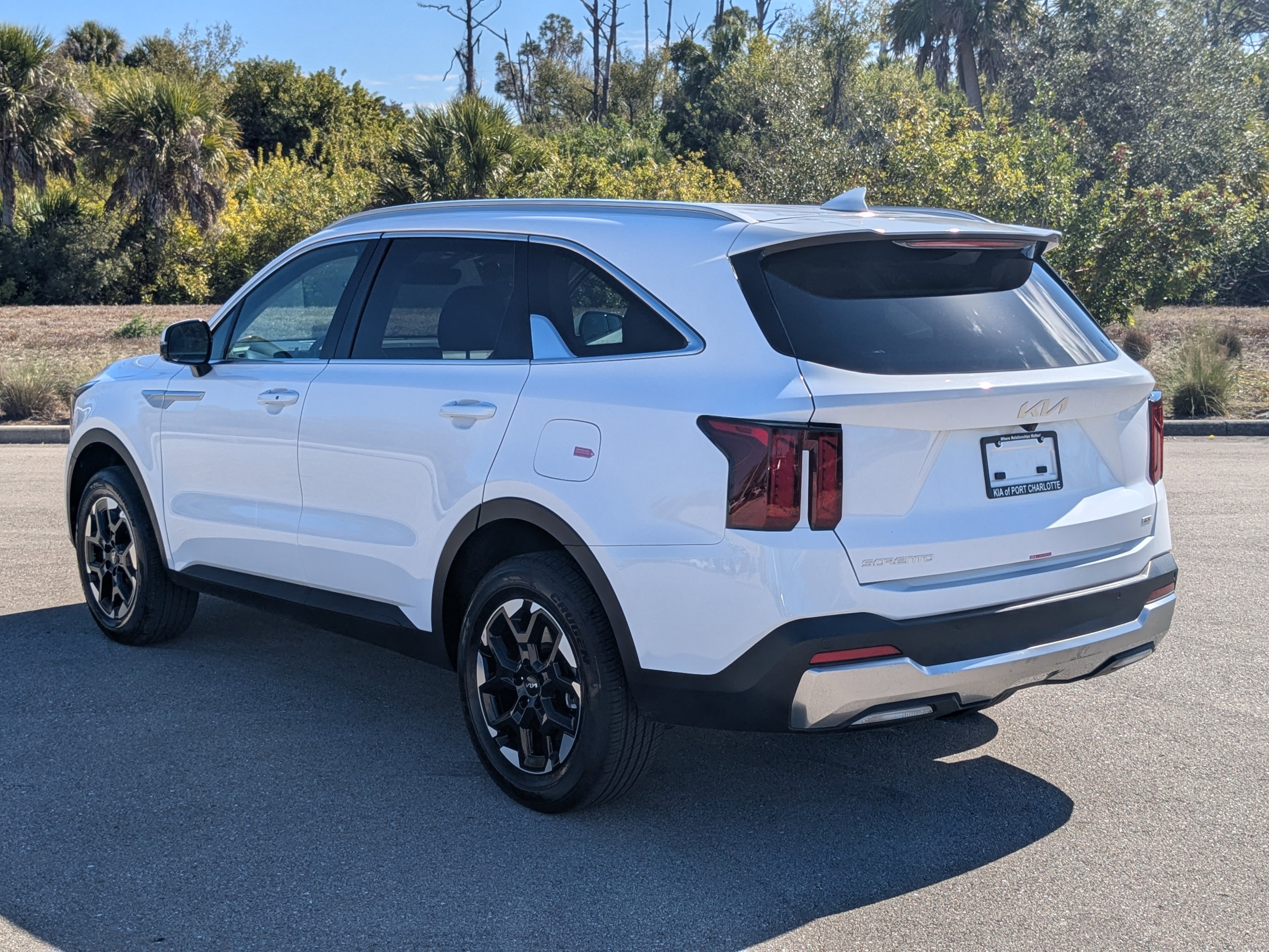 Certified 2025 Kia Sorento S image 7