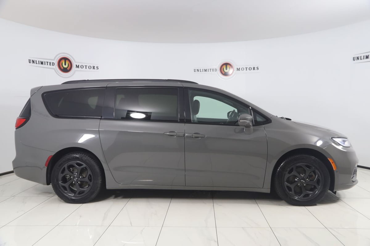 Used 2021 Chrysler Pacifica Touring-L w/ S Appearance Package FWD image 2